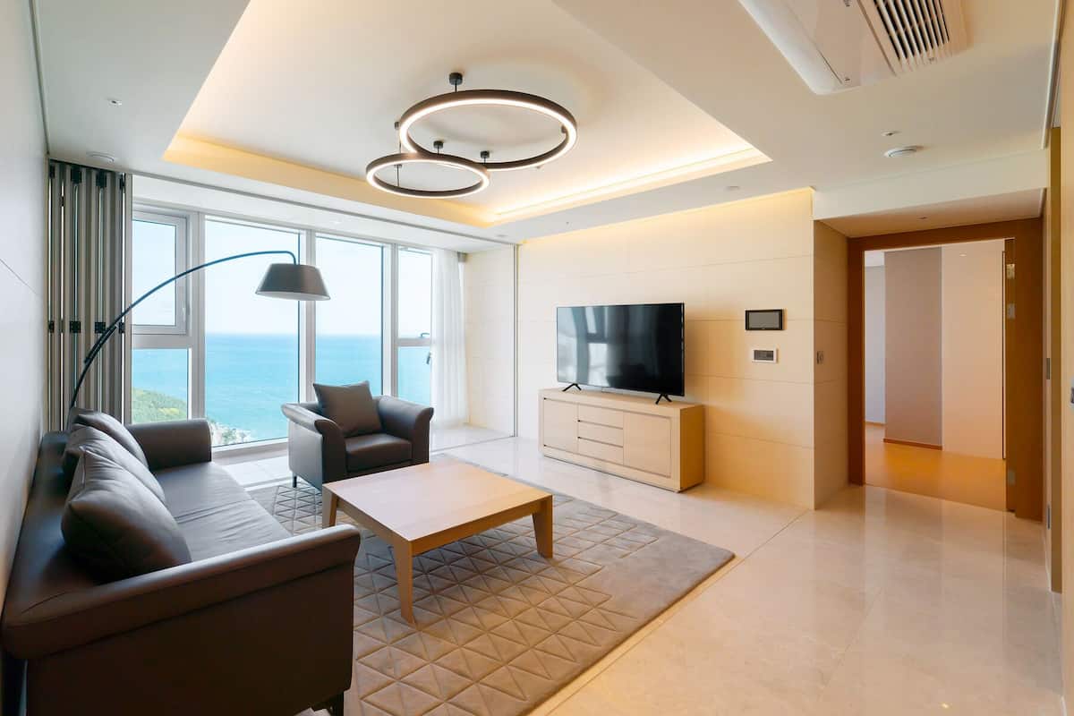 55-inch LED TV with cable channels, TV, heated floors