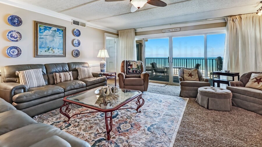 Redecorated Foreshore Condo with Spacious Balcony by RedAwning