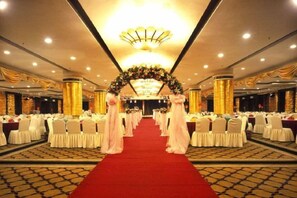 Unclassified image, 4 of 67, button - Platinum Celebrity Hotel (Chongzhou)
