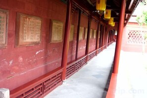 Property grounds - Platinum Celebrity Hotel (Chongzhou)