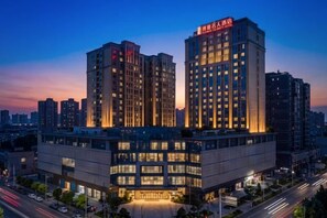 Unclassified image, 3 of 67, button - Platinum Celebrity Hotel (Chongzhou)