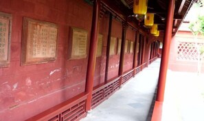 Property grounds - Platinum Celebrity Hotel (Chongzhou)
