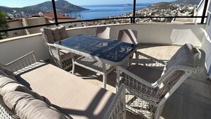 Outdoor dining - 4 Bedroom (All rooms ensuite)Villa with private pool - Entire villa refurbished  (Kalkan)