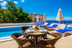 Outdoor dining - 4 Bedroom (All rooms ensuite)Villa with private pool - Entire villa refurbished  (Kalkan)