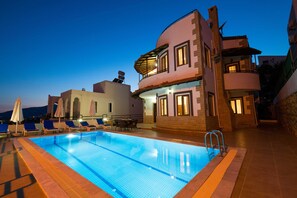 Outdoor pool, pool loungers
