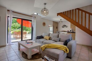 TV, fireplace, books