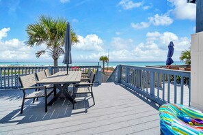 Outdoor dining - BeachFRONT~HUGE DECK~Renovated~Fire Pit~Klaus House #4 (Panama City Beach)