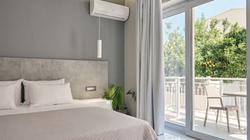 Deluxe Double Room | In-room safe, desk, laptop workspace, blackout drapes