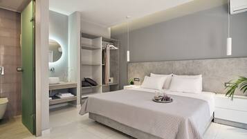 Deluxe Double Room | In-room safe, desk, laptop workspace, blackout drapes