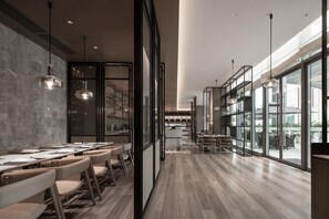Breakfast, lunch and dinner served - Courtyard by Marriott Chengdu South (Chengdu)