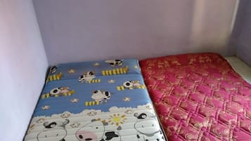 1 bedroom, bed sheets