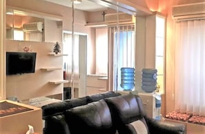 Studio | Bed sheets - Apartement Puncak Permai Tower A by Nur Faizah (Surabaya)