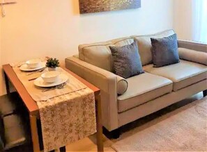 Standard Room | Bed sheets - Apartement Grand Sungkono Lagoon A by Nur Faizah (Surabaya)
