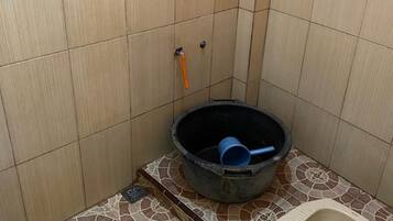 الدش داخل الحمام