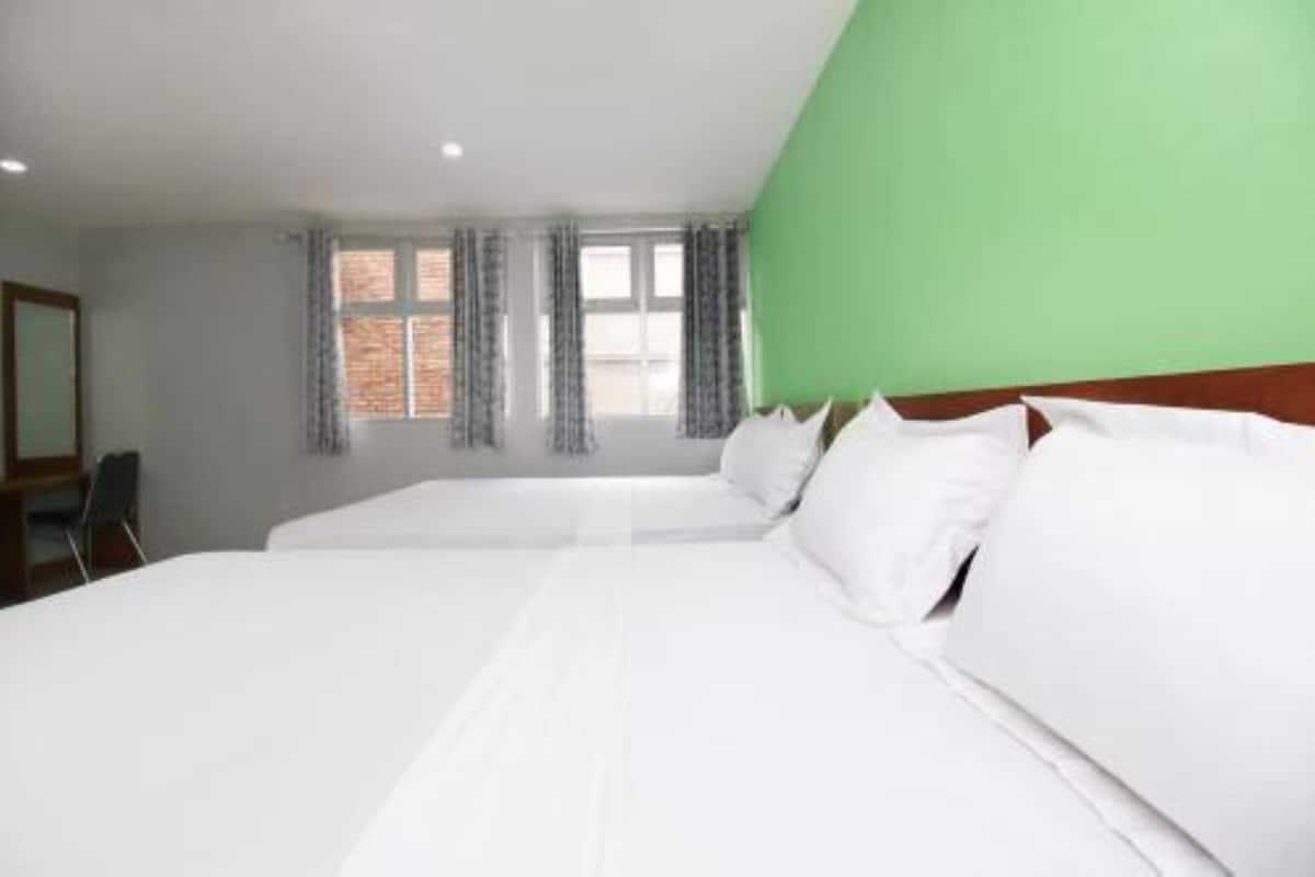 Family Room | Desk, free WiFi, bed sheets