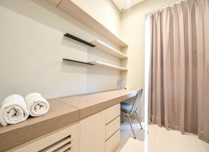 Free WiFi, bed sheets - Home 899 Patal Senayan (Jakarta)