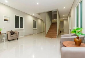 Lobby sitting area - Home 899 Patal Senayan (Jakarta)