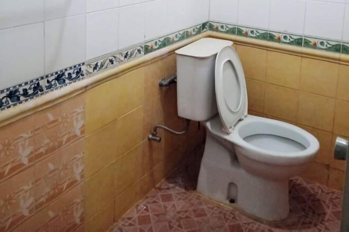 Baño | Tina, amenidades de baño gratuitas, secadora de cabello, toallas