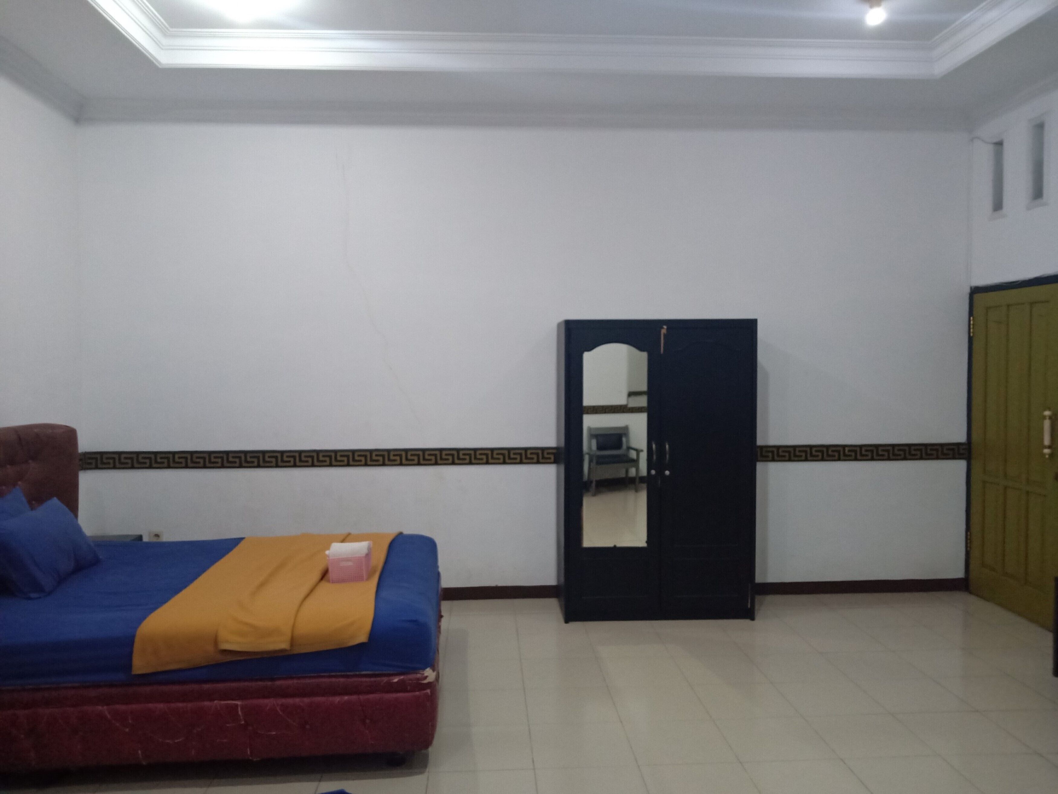 Meja, Wi-fi percuma, cadar katil 