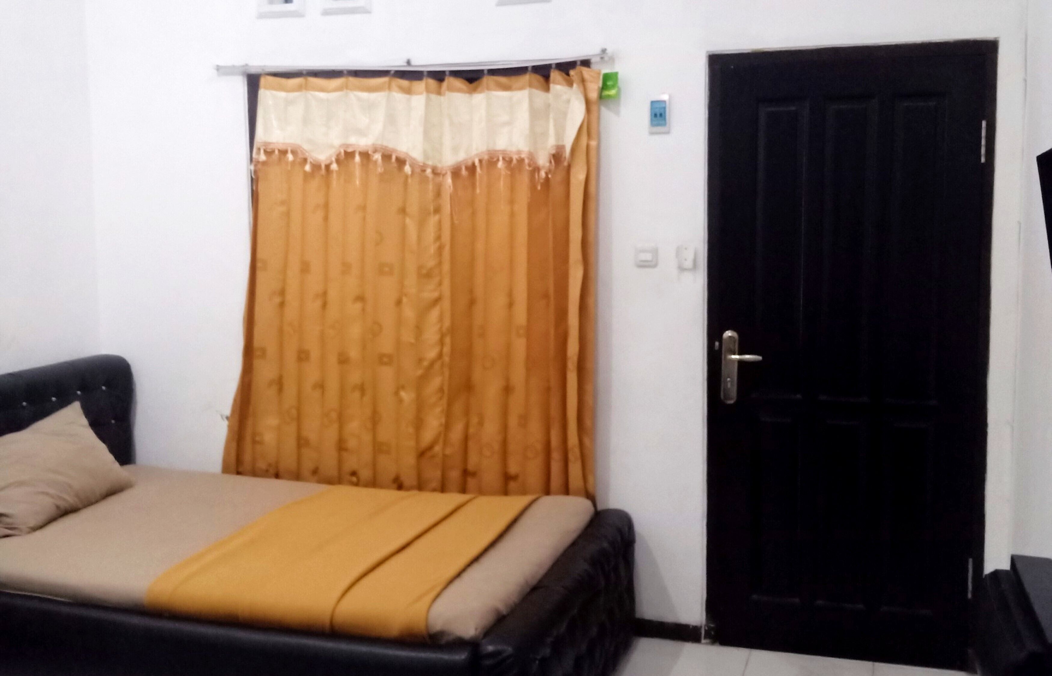 Meja, Wi-fi percuma, cadar katil 