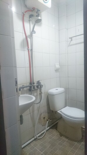 Shower, towels - SZ Nine One (Medan)