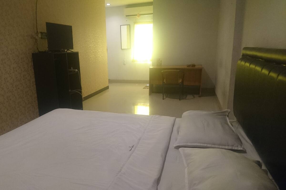 Laptop workspace, free WiFi, bed sheets