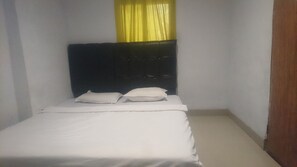 Laptop workspace, free WiFi, bed sheets