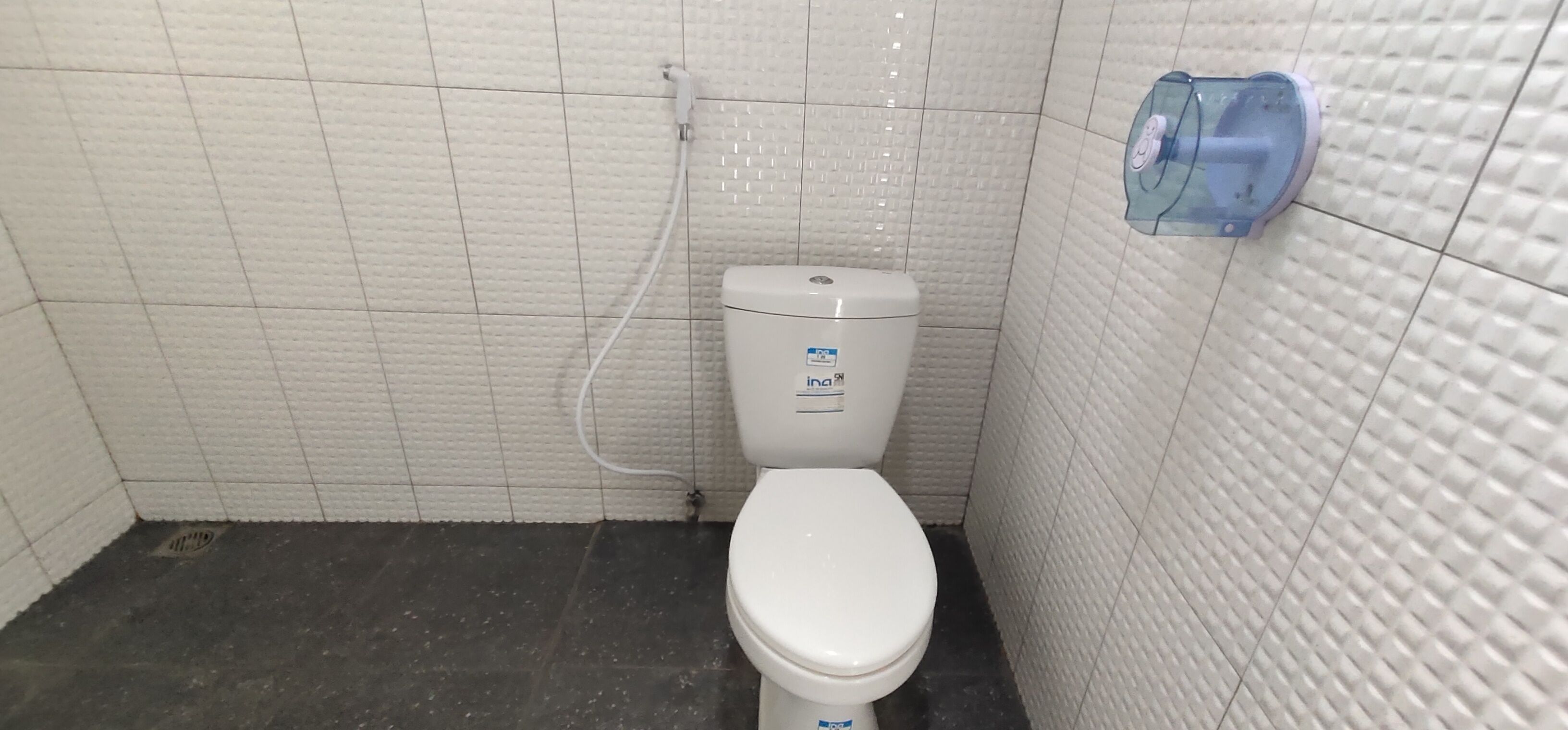 Shower, free toiletries, towels