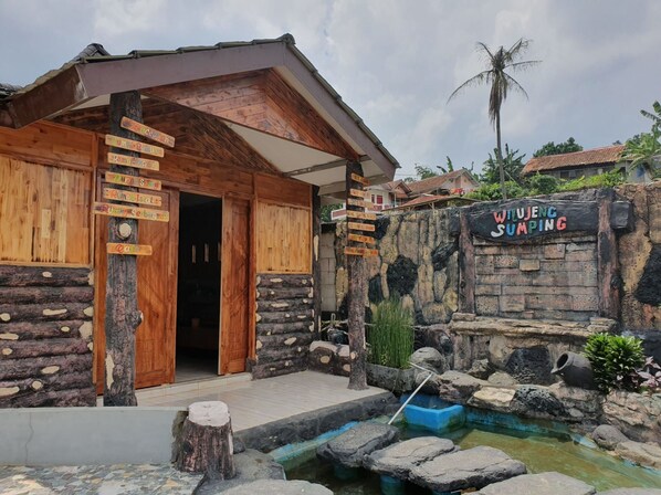 Exterior - Kampung Istal by Zuzu (Tenjolaya)