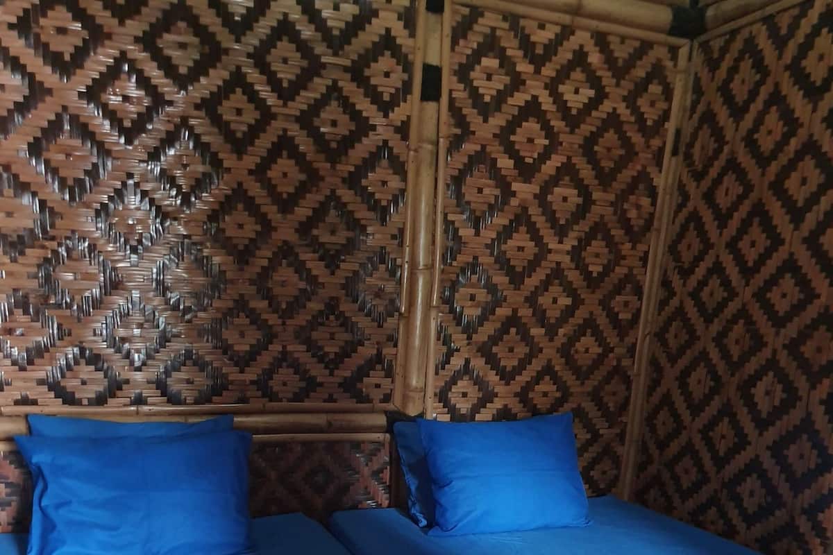 Standard Room with Outdoor Bathroom | 8 bedrooms, bed sheets
