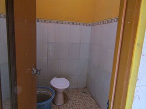 华丽客房 | 办公桌、免费 WiFi、床单