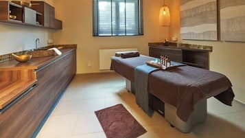 Soins corporels, enveloppements corporels, gommages corporels