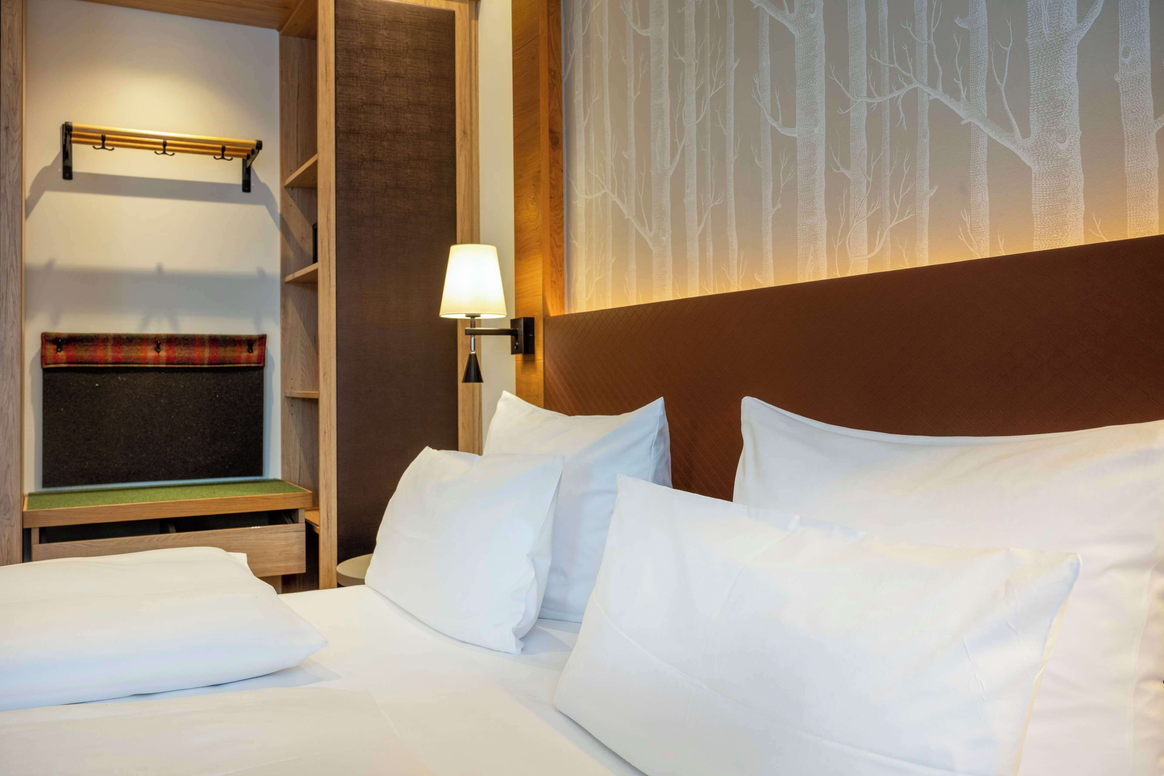 junior suite, 1 king bed, bathtub | hypo-allergenic bedding, in-room safe, individually furnished, desk