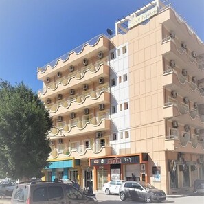 Front of property - Hotel el Hayat (Batna)