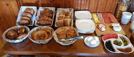 Free daily buffet breakfast