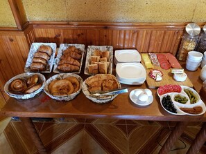 Free daily buffet breakfast  - Hotel el Hayat (Batna)