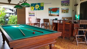 Game room - The hummingbird patio, original villa by the sea (Sainte-Luce)