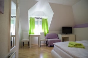 In-room safe, desk, soundproofing, free WiFi