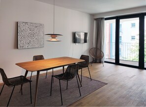 Dining - Very large, modern sunny apartment with balcony (Berlin)