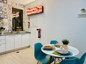 Shared fridge, microwave, highchair - Family Hostel Costa Nova (Ilhavo)