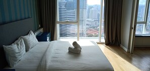 Desk, laptop workspace, iron/ironing board, free WiFi - The Platinum Suites By Whitfield (Kuala Lumpur)