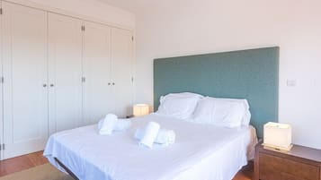 4 chambres, fer et planche Ă repasser, Wi-Fi, draps fournis