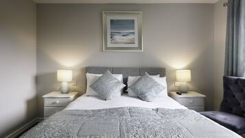 Double Room, 1 Double Bed | Iron/ironing board, bed sheets
