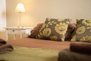 4 bedrooms, iron/ironing board, free WiFi, bed sheets