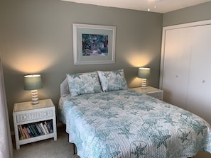 3 bedrooms, iron/ironing board, WiFi, bed sheets - Oceanfront Escape at Eastern Sails (North Topsail Beach)