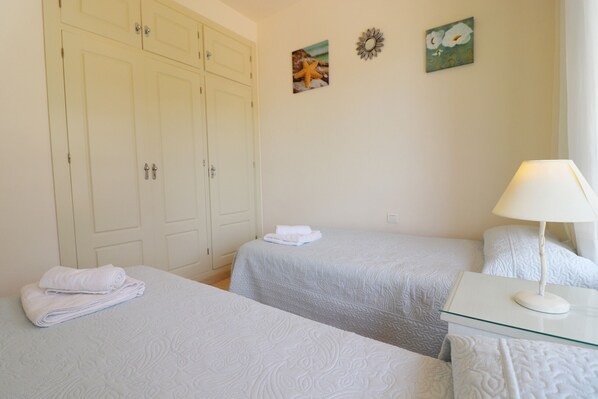 2 habitaciones, tabla de planchar con plancha y wifi gratis