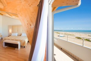 Chambre Double Deluxe, vue partielle sur la mer | Balcon