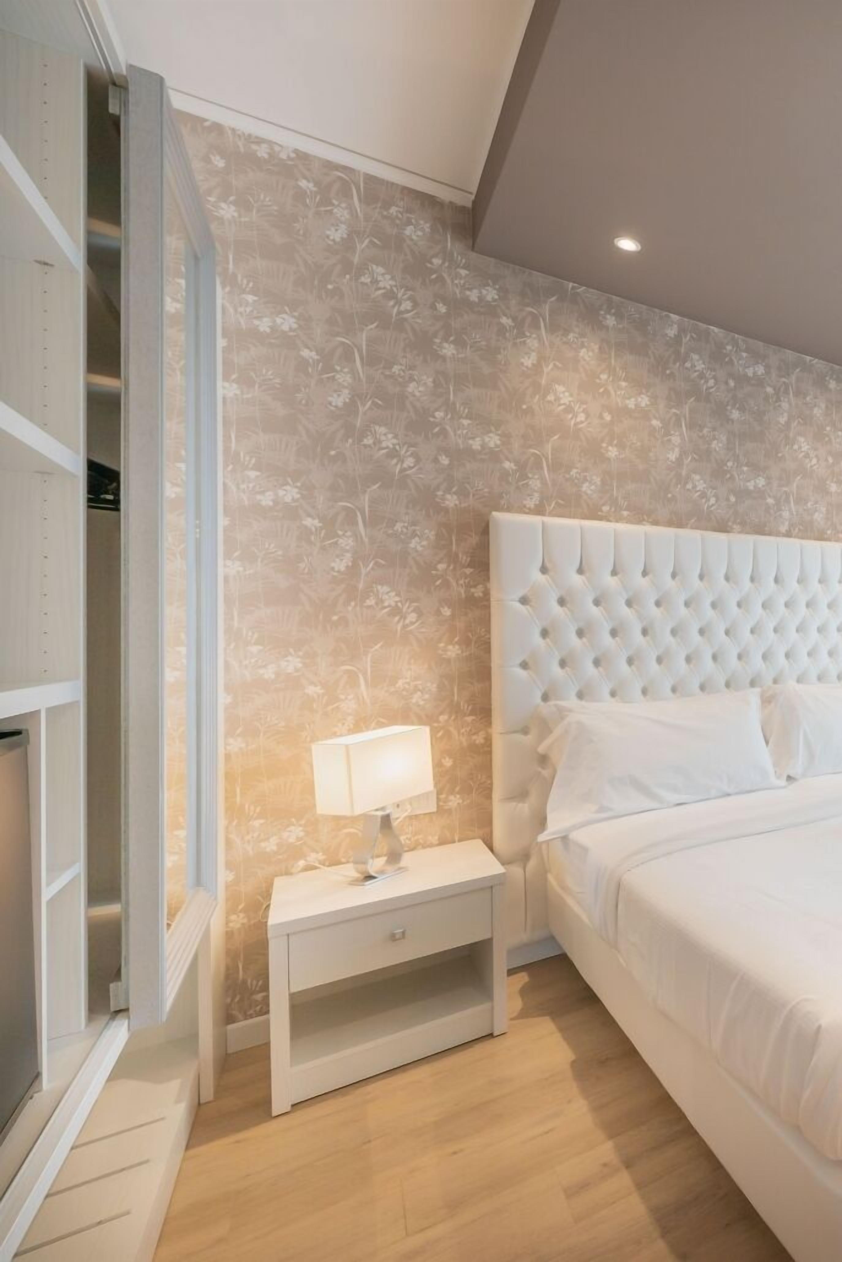 triple room, balcony | minibar, in-room safe, desk, free wifi