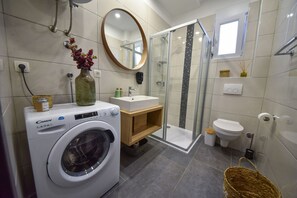 Villa, 3 Bedrooms, Private Pool, Pool View | Bathroom | Shower, towels - Villa Teuta (Zadar)