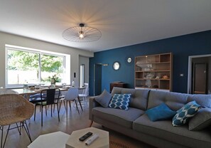 TV, table tennis - Charming house with garden and Wifi included (Joué-du-Plain)